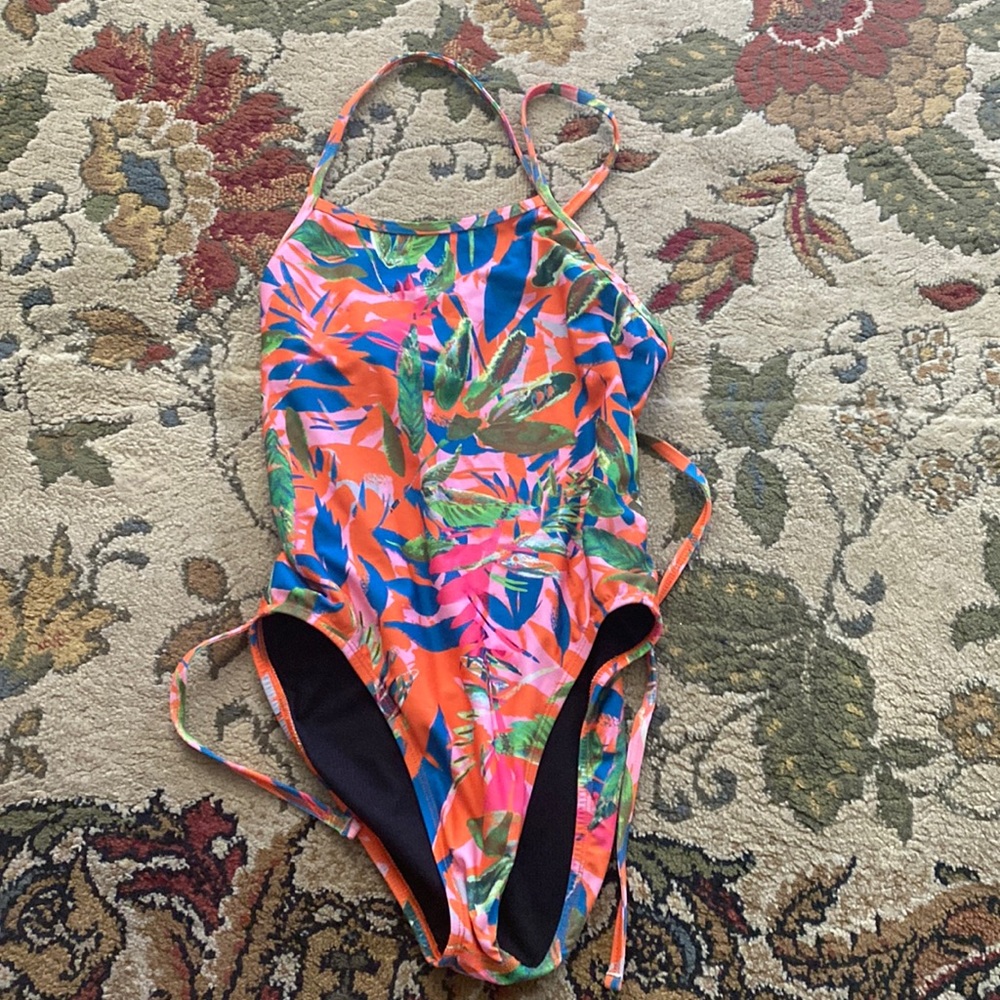 jolyn size 28 tie back suit